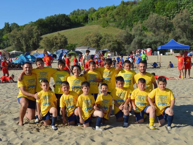 Beach rugby e diario di bordo: i babyellowblue festeggiano a Pesaro